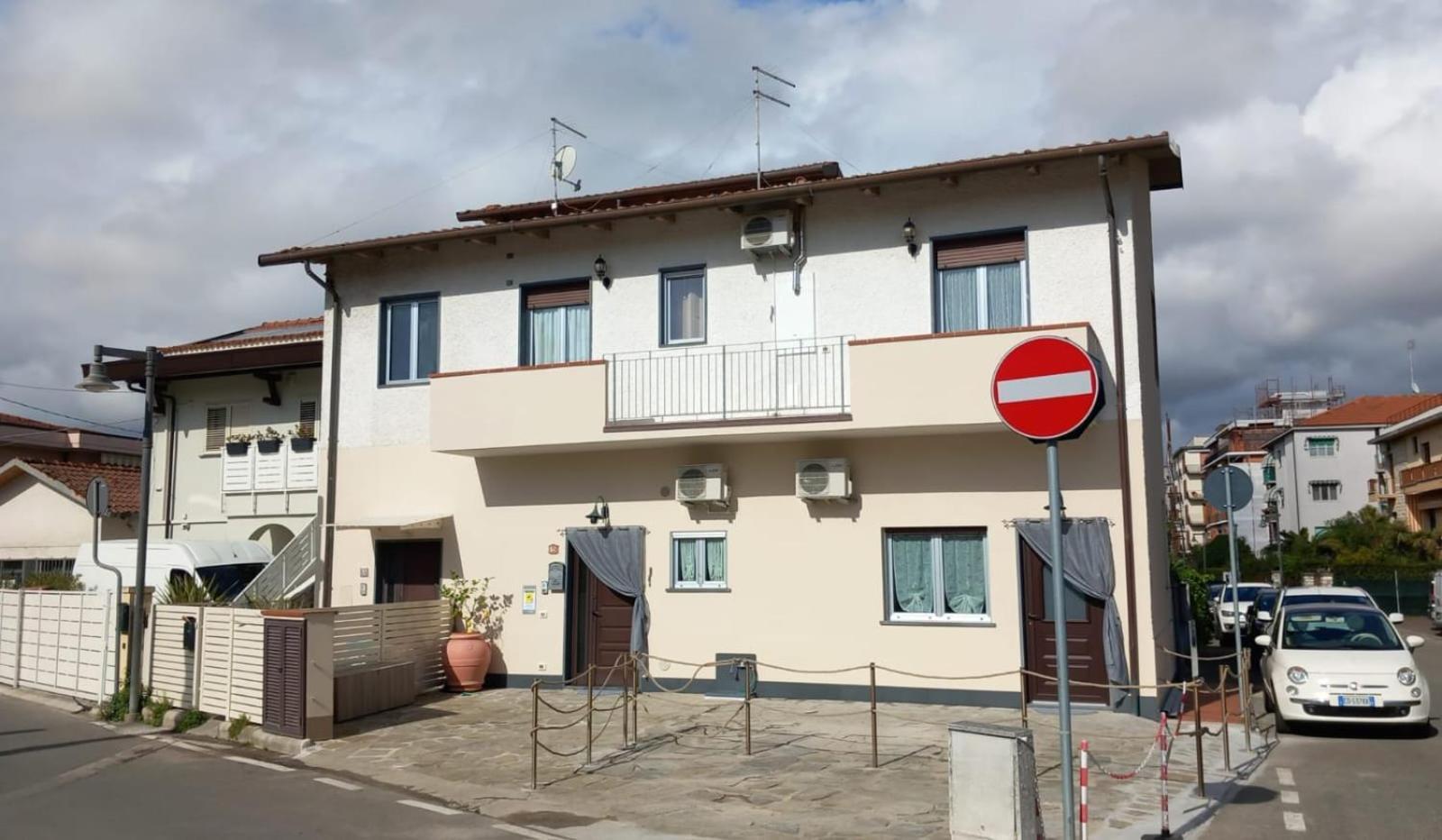 Ferienwohnung Casa Luce Marina di Massa Exterior foto